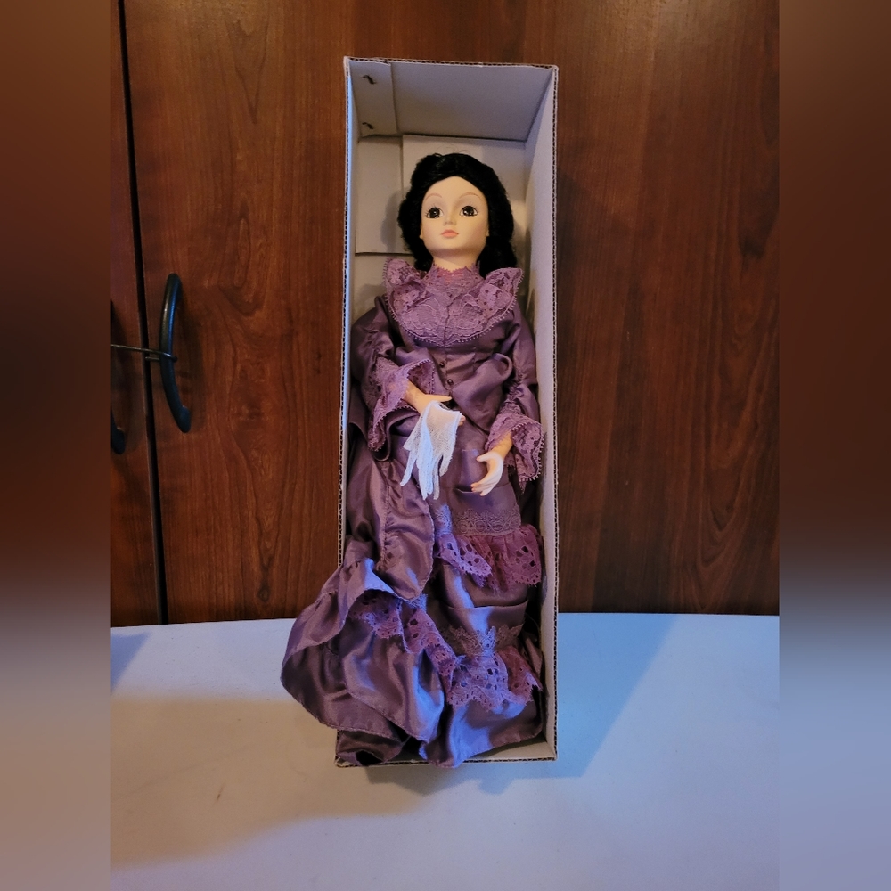 8.00VINTAGE PORCELAIN DOLL